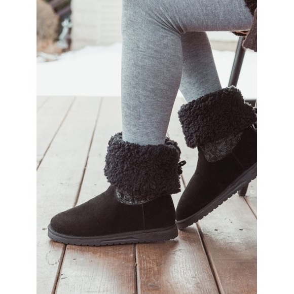 Muk Luks Fold Over Cable Knit Boots 6W - Picture 2 of 7